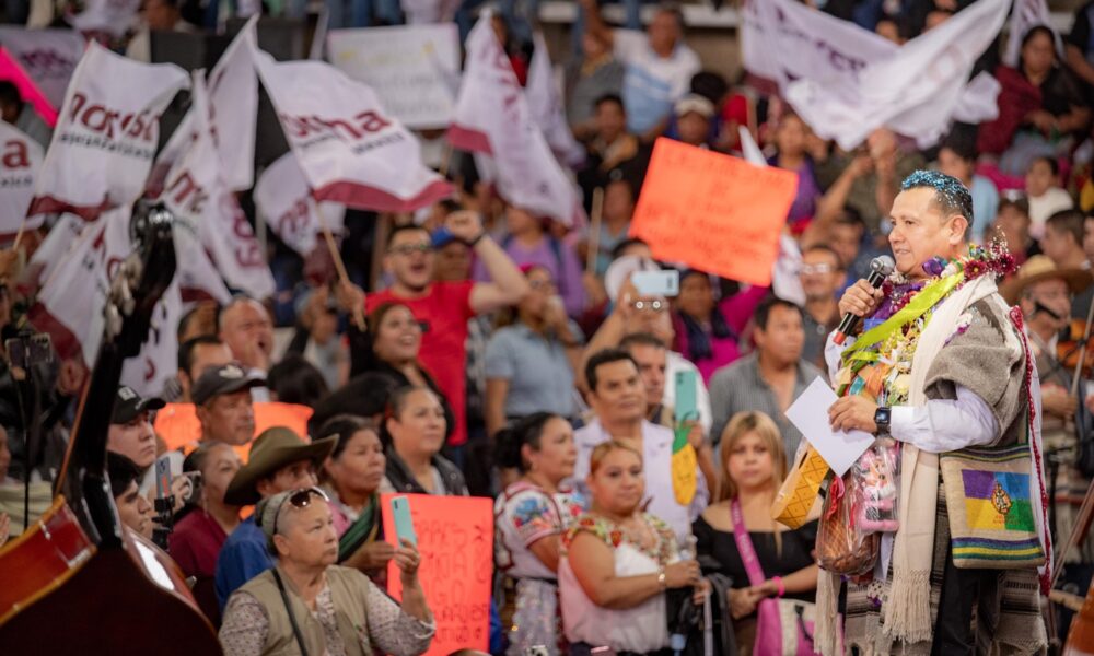 Carlos Torres Piña encabeza asamblea informativa en Paracho para destacar el papel de los pueblos originarios